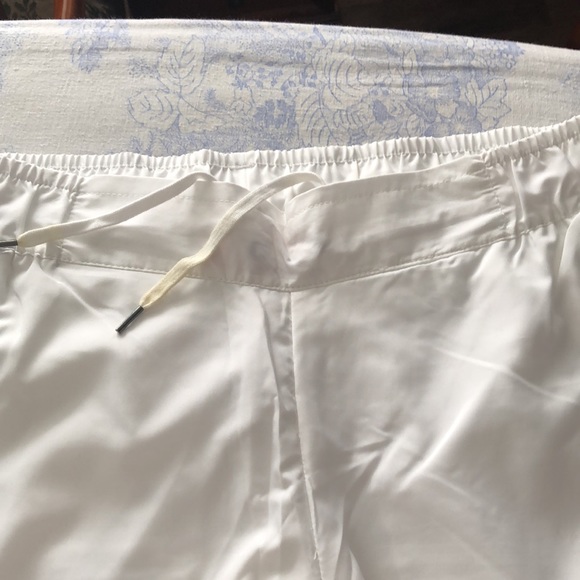 White PUMA activity pants & small zippers each leg, light and comfortable, US M - Picture 14 of 14